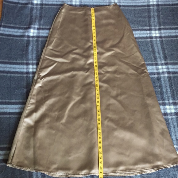 4 / $15 Dave & Johnny women’s gold skirt, top and shawl outfit - Picture 8 of 10